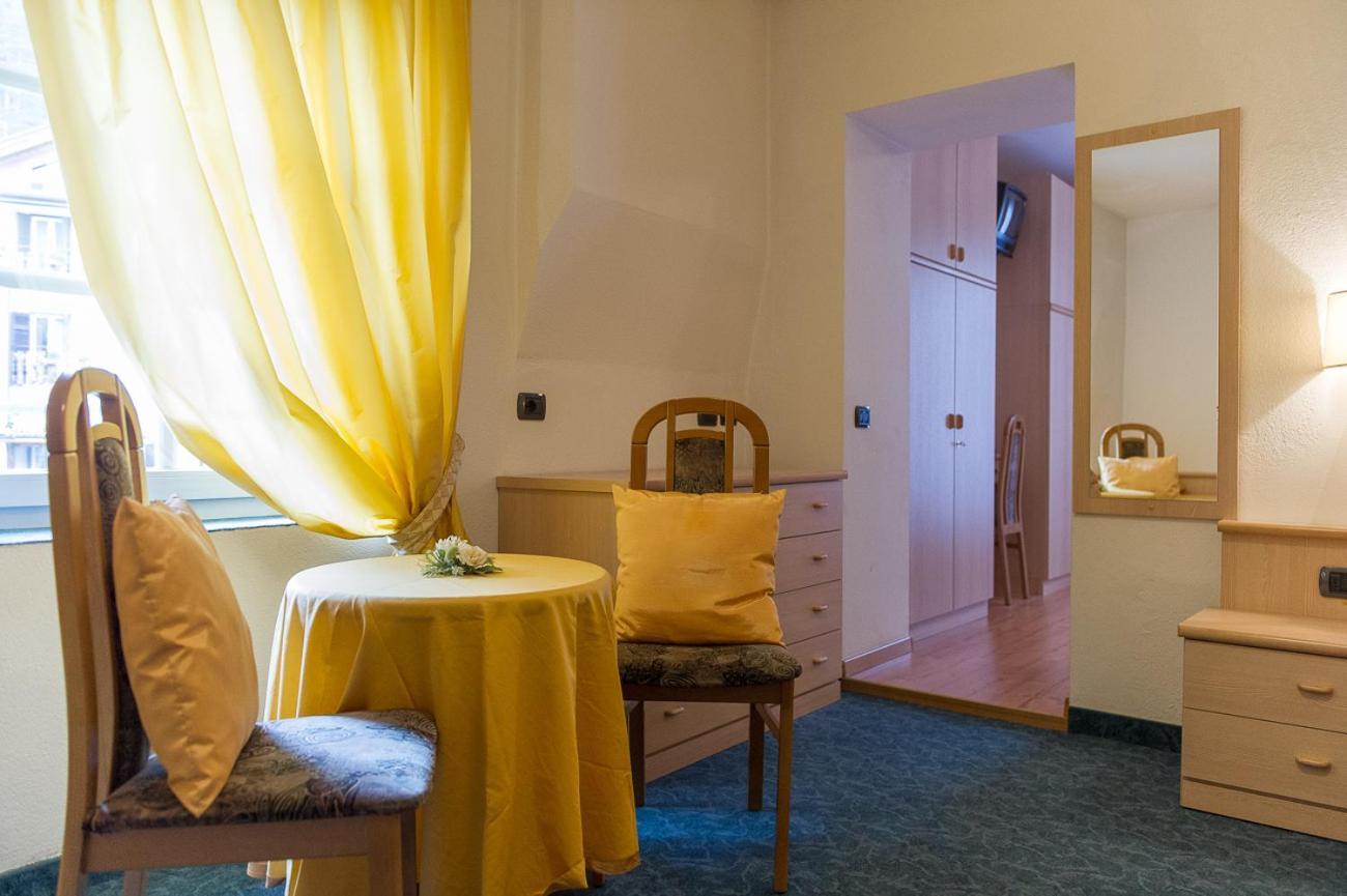 קסטלו די פיימה Hotel Italia מראה חיצוני תמונה